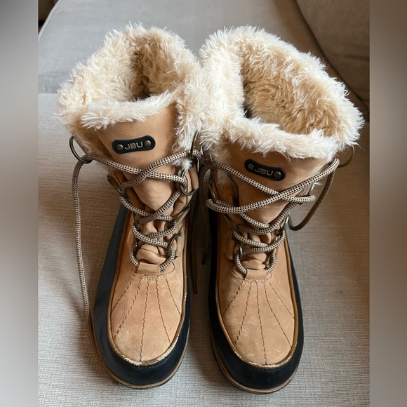 JBU Shoes - Women’s JBU Southgate faux fur snow boots. Size 9